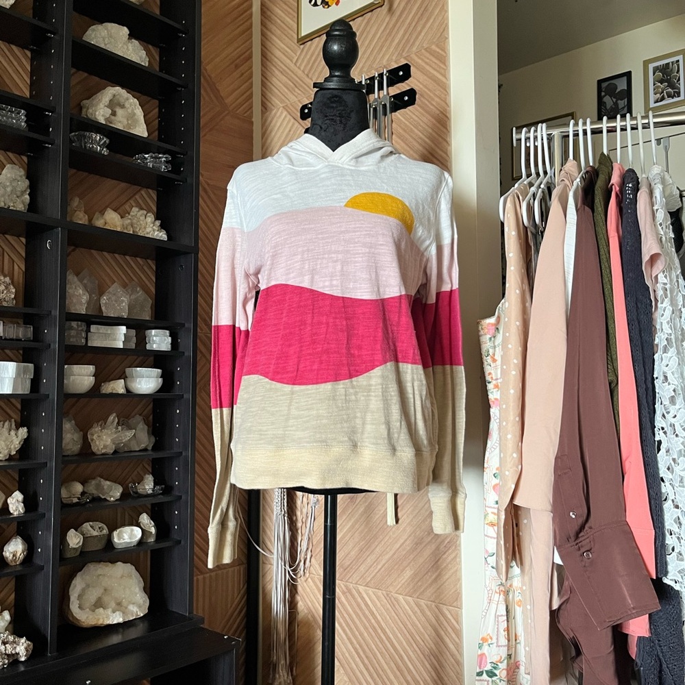 Faherty long sleeve light weight cotton pull over sun set hoodie. EUC pink white